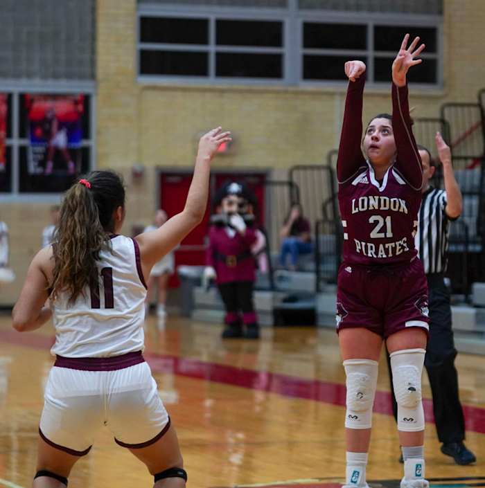 mathis-london-girls-basketball-playoffs00032